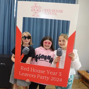🎉 Year 5 had a fantastic time at their end of year party.📸 Pizza, dancing and the selfie frame with props were a huge hit!🌟 We're so proud of you and we can't wait to see you continue to shine in Year 6.#EndOfYearParty #RedHouseSchool #Year6HereWeCome #IndependentSchoolNorthEast #Norton