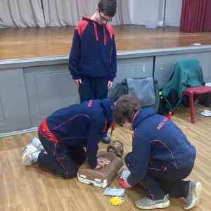 🥉 As part of their Duke of Edinburgh Bronze training, our Year 10 pupils recently completed a Mini First Aid course ran by @minifirstaiddurhamhartlepool.🩺 During the 2-hour session, they learned vital skills to help save lives, including how to perform CPR, handle choking, head injuries, burns, and breaks, and assist with asthma attacks and allergic reactions.💡 A huge thank you to Deborah for sharing her knowledge and empowering our pupils with these life-saving skills!#RedHouseSchool #AnEducationEnjoyed #MiniFirstAid #DukeOfEdinburgh #KS3 #Norton #SeniorSchool