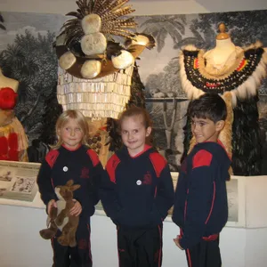 🚌 The Year 2 children had an amazing time on their trip to @cookmuseumwhitby!🌎 They had the chance to learn all about the life and incredible journey of Captain James Cook, one of history's most famous explorers.🏛The children also had fun dressing up in historical costumes, imagining what life would have been like during Captain Cook's time.🖋 A highlight of the day was learning to write with a quill pen, just like people did in Captain Cook’s era. The children carefully dipped their pens in ink, practicing their writing skills in a truly historical way.🌏 They also had the opportunity to create their own beautiful Aboriginal artwork, learning about the rich cultural history of the Indigenous peoples of Australia.☺ What a fantastic day of learning and creativity!#Year2 #CaptainCook #HistoryInAction #QuillPenWriting #AboriginalArt #RedHouseSchool