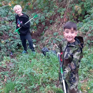 #ShoutoutSaturday🚯 A big shoutout to James and Arturo for stepping up to help protect our planet by taking part in a litter picking session! They had a great time while making a real difference.#RedHouseSchool #ProtectOurPlanet #LitterPicking #JuniorSchoolPupils #WellDone #KeepUpTheGreatWork